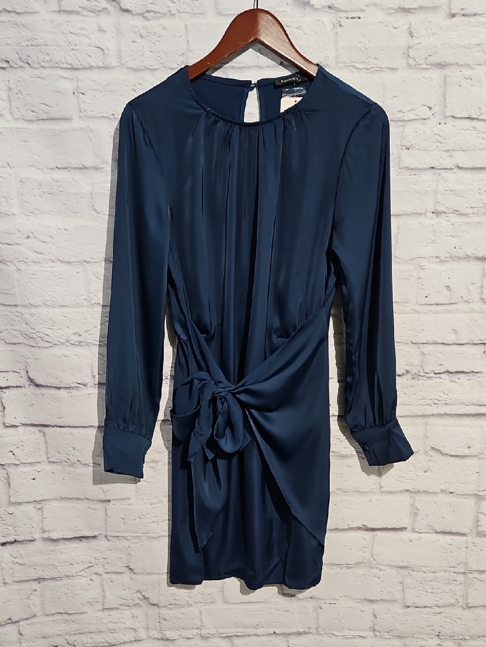 Elegant Navy Tie-Waist Long Sleeve Dress
